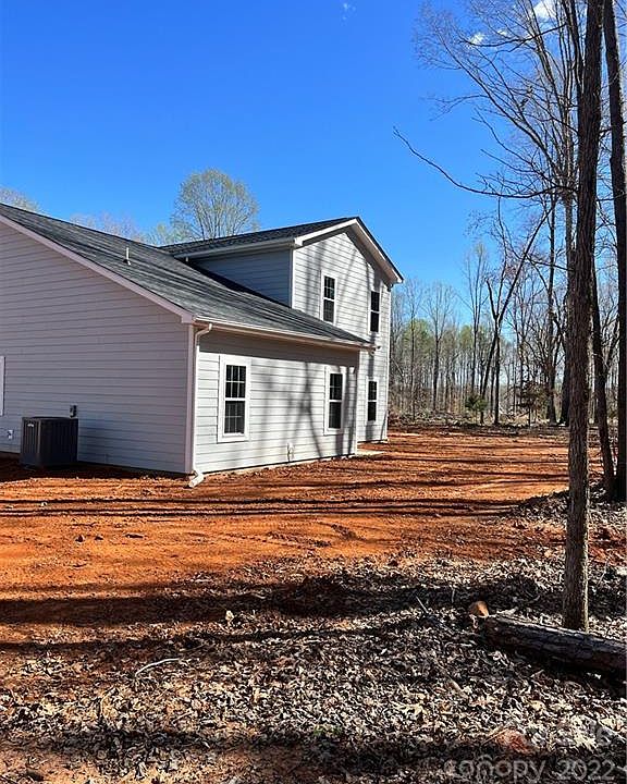 2nd image of 230 Barra Rd