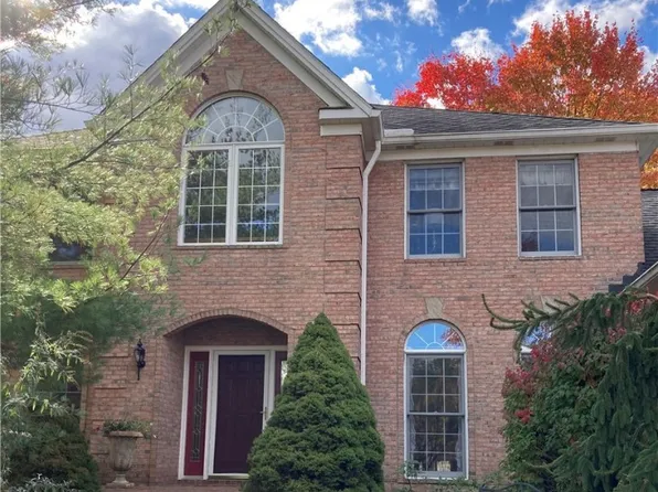 6537 Crabtree Ln, Brecksville, OH 44141