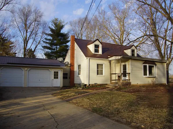 821 9th St, Lacon, IL 61540