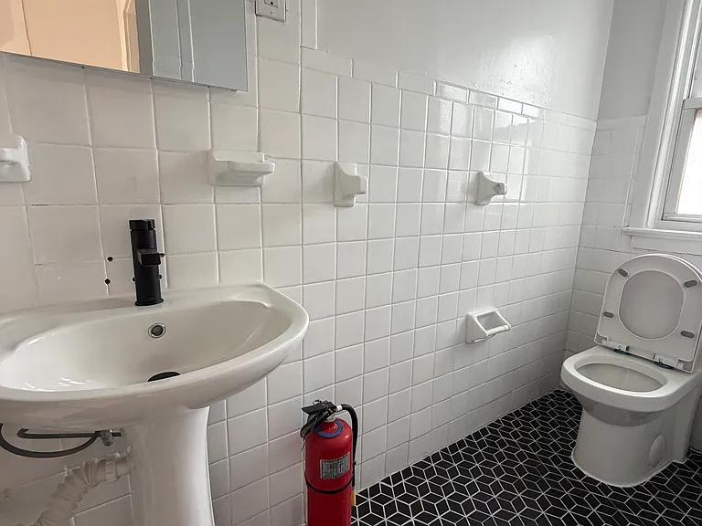 521-523 Bayway Ave #3 — Photo 9