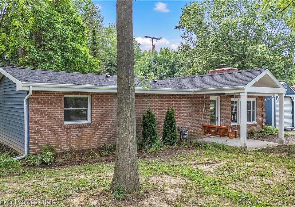 76107 Van Dyke Ave, photo 2