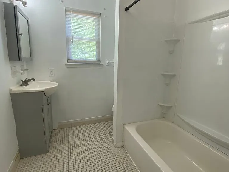 303 Corinthian Avenue — Photo 13