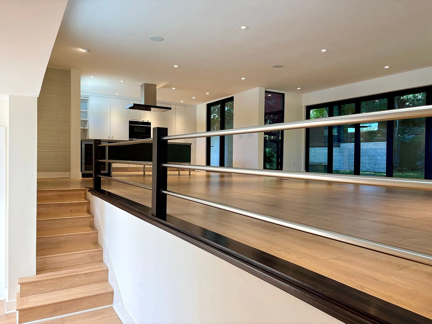 Hollywood Dell Mid-Century Modern w/ Rooftop Deck — Photo 4