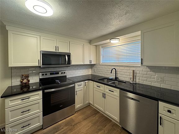 4th image of 144 Starkey Blvd