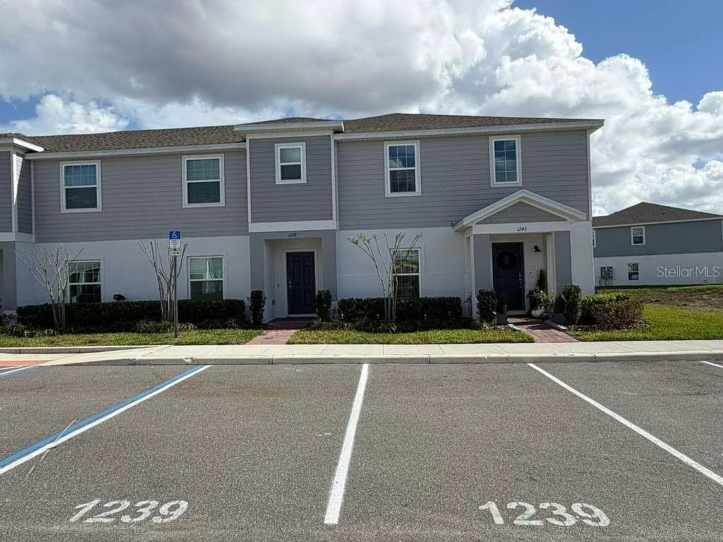 3 bed, 2.5 bath, 1603 sqft, $2,200 — Photo 4