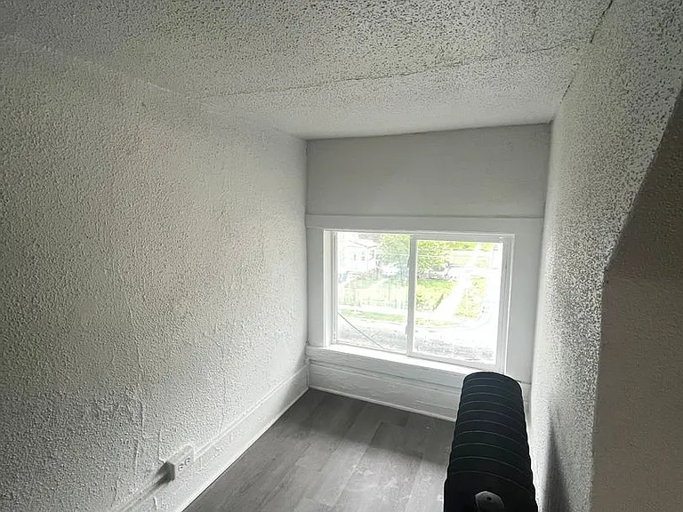 319 Franklin Ave — Photo 22
