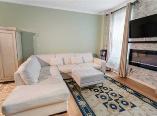 2 Spruce St, Great Neck, NY 11021