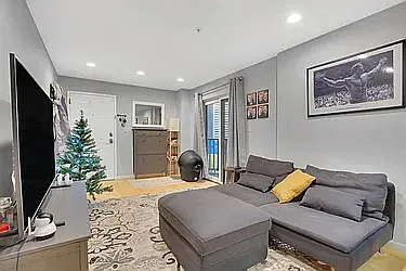 416 63rd St — Photo 2
