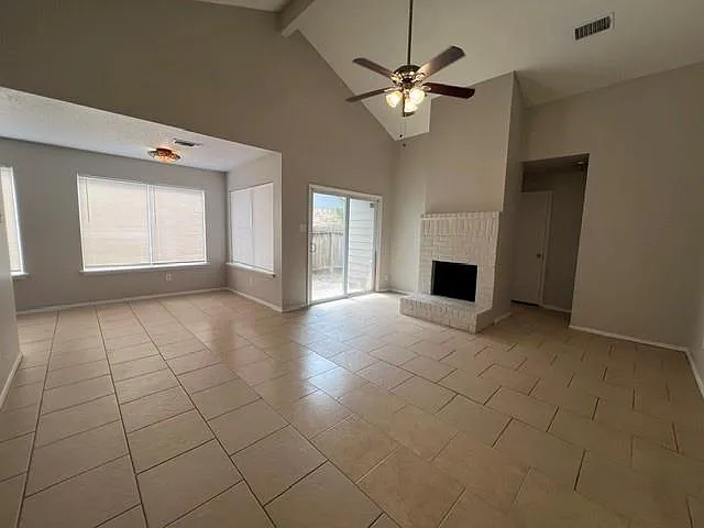 2 bed, 1.0 bath, 968 sqft, $1,595 — Photo 3