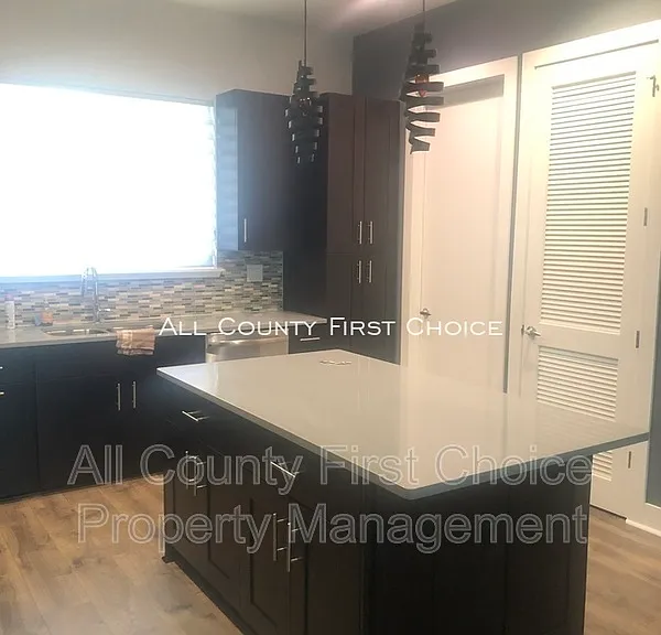 815 Arlington Ave N — Photo 3