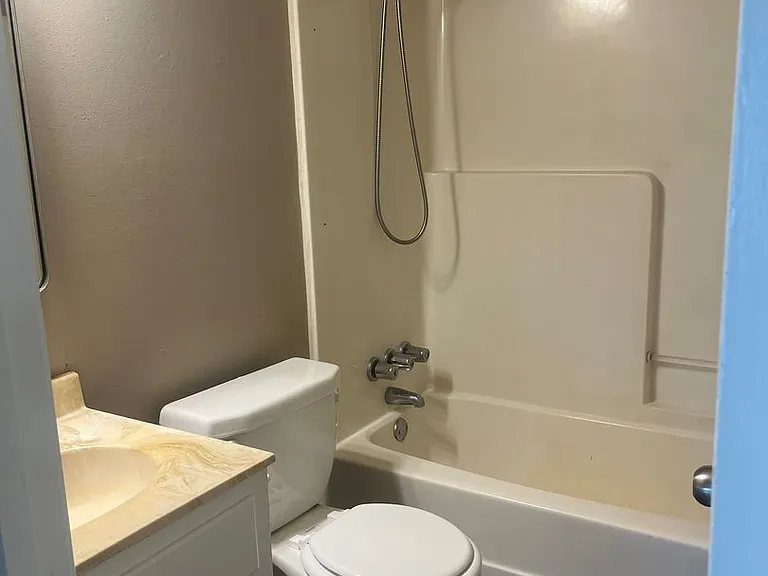 813 Sorrells Dr — Photo 10
