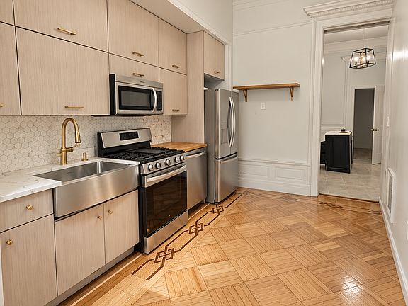 5th image of 1160 Dean St