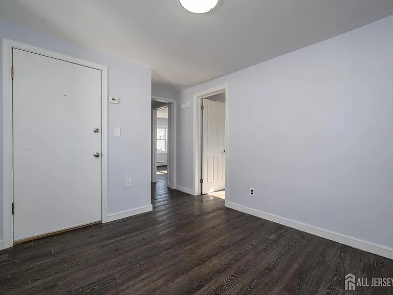 74 Albert St — Photo 4
