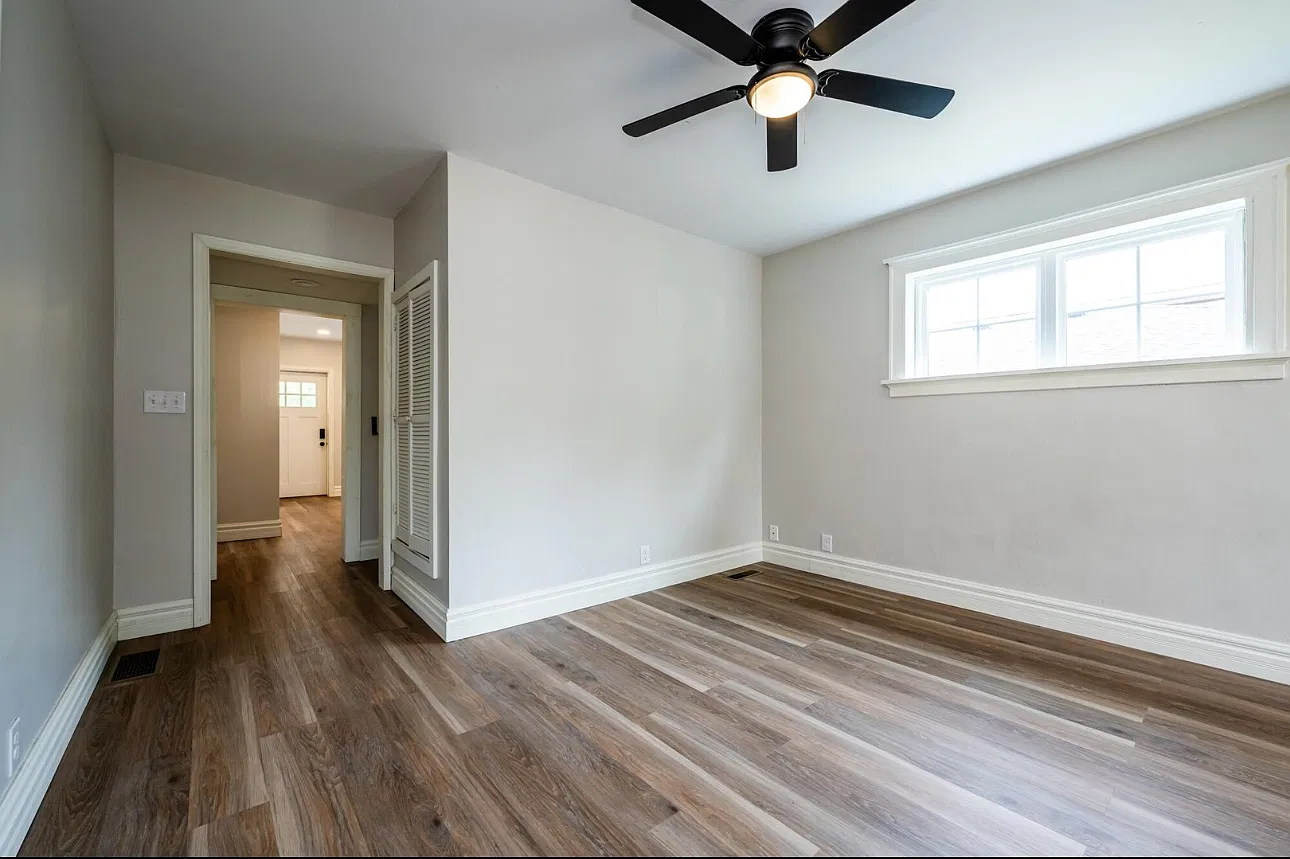 3 bed, 1000 sqft, $1,998 — Photo 4