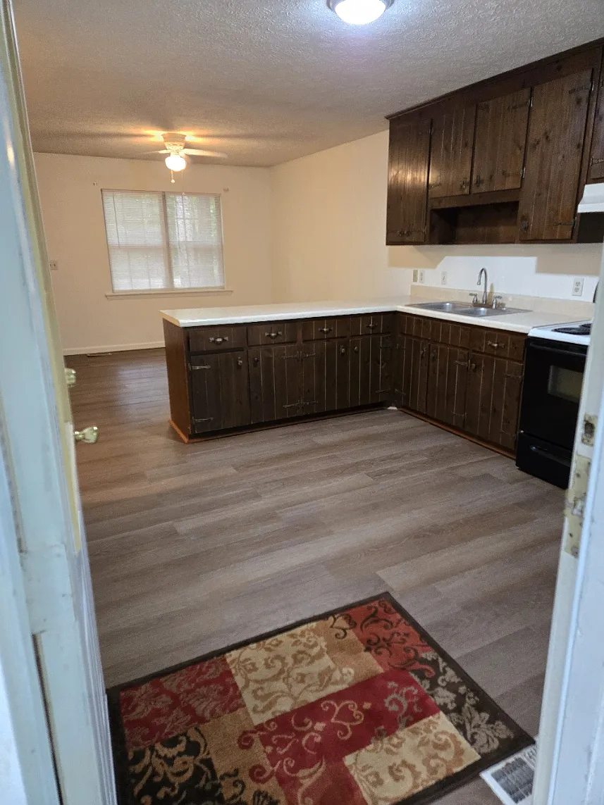 2 bed, 720 sqft, $1,300 — Photo 4