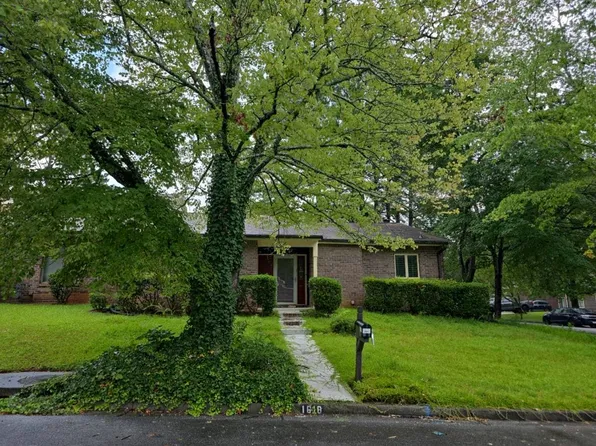1618 Circlestone Dr, Stone Mountain, GA 30088