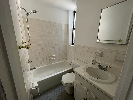 Rented by Bedford Realty USA Corp | media 6