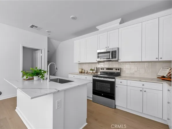 9423 1/2 N Sepulveda Blvd #4, North Hills, CA 91343