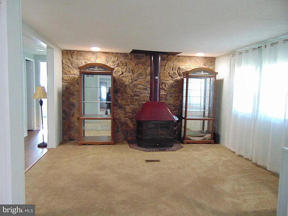 5th image of 28 Skyline Dr