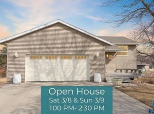 420 S Lakota Cir, Brandon, SD 57005