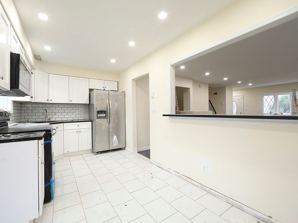 1st image of 12237 Lakeview Ln