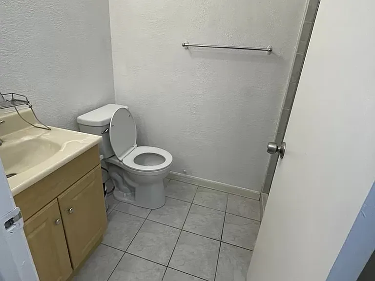 42910 Corte Habana — Photo 3