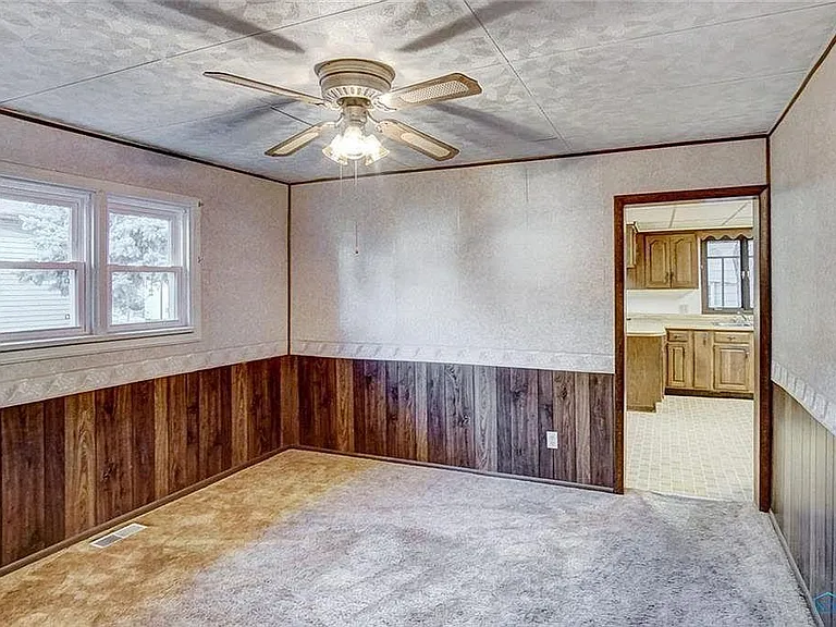 121 Leroy Ave — Photo 9