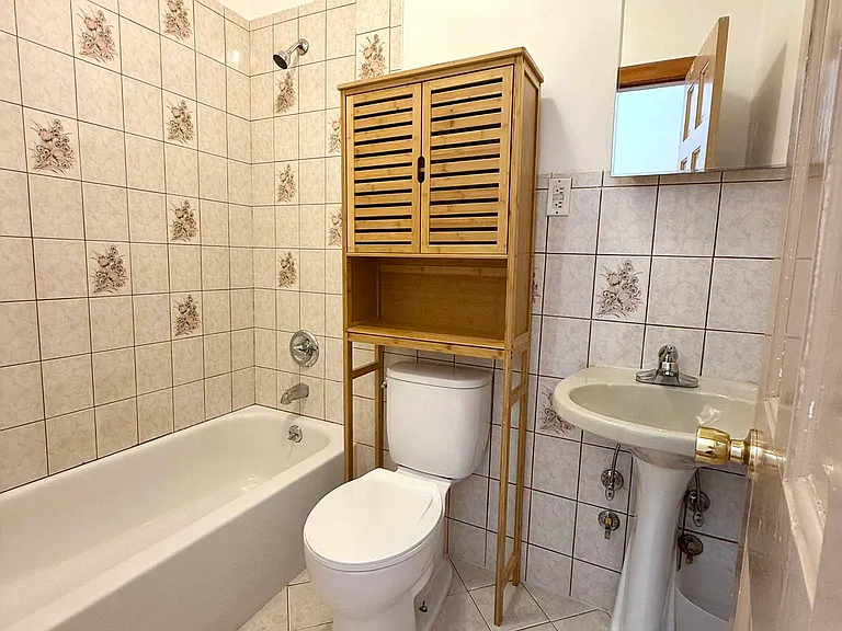 134 Dupont St #O — Photo 2
