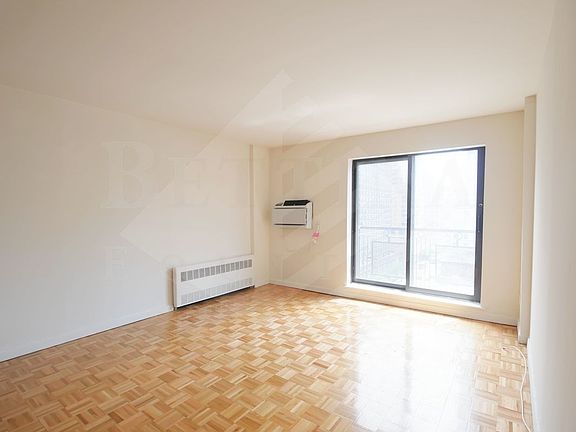 3rd image of 171 E 89th St APT 12B