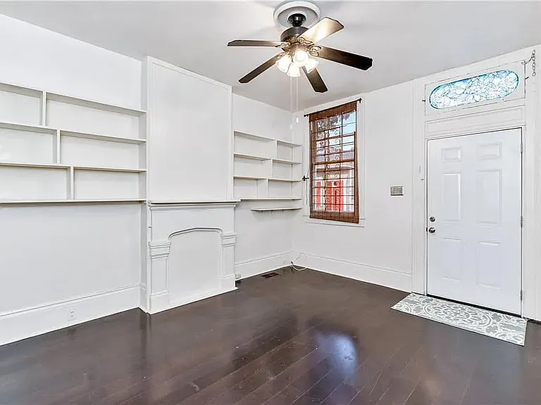 925 Port St — Photo 2