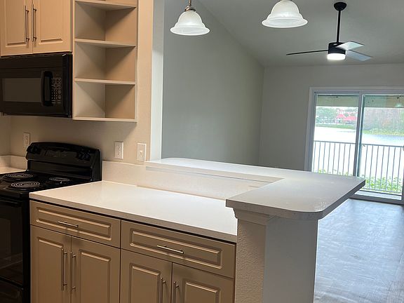 4th image of 145 Pearl Lake Cswy Unit 212
