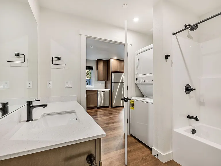 Jetty Stone Apartments — Photo 55