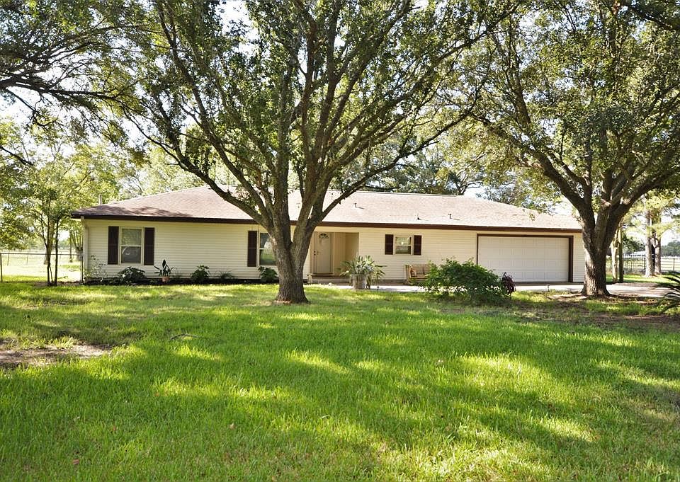 YOUR NEW HOME IN THE COUNTRY!