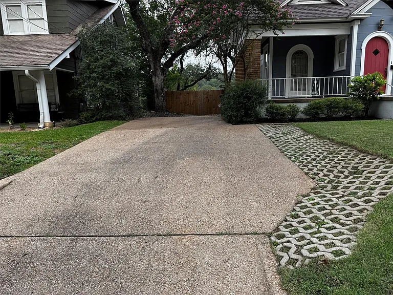 2842 Shoal Crest Ave — Photo 1
