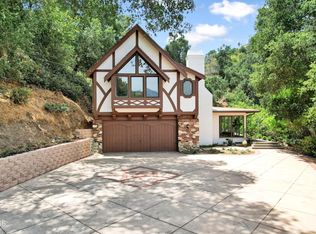 3891 Hampstead Rd, La Canada Flintridge, CA 91011