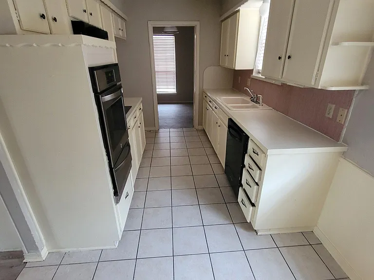 1314 Hanna Cir — Photo 14