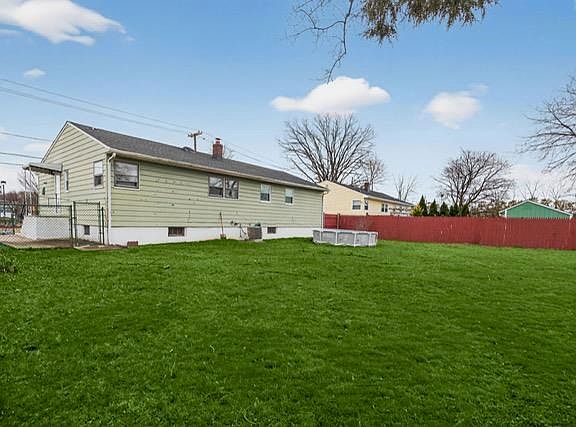 5th image of 340 Old Post Rd