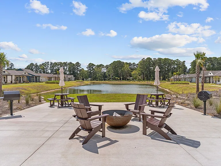 Pondside Grills and Firepit