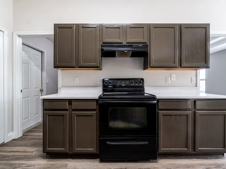 557 Grand Parke Dr — Photo 13
