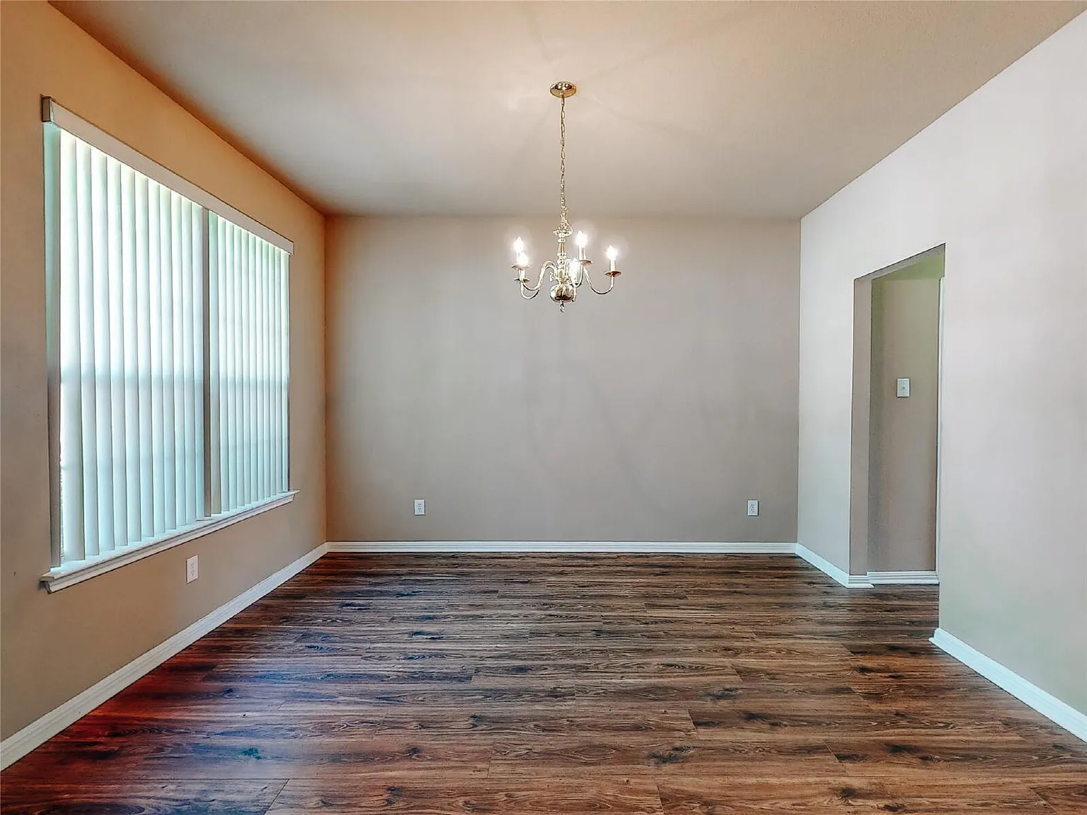 4 bed, 2.5 bath, 2659 sqft, $2,400 — Photo 2