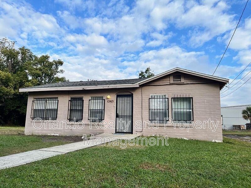 1st image of 1343 Winnifred St
