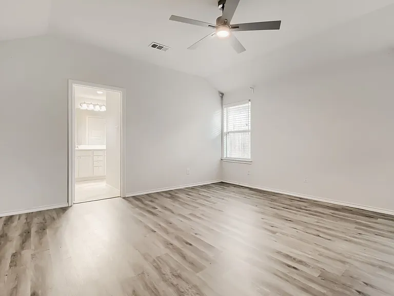 1300 Avenue C — Photo 4