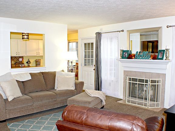 4th image of 11028 Hickory Lake Ln