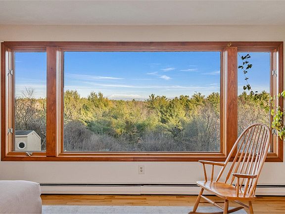 4th image of 34 Knoll Circle
