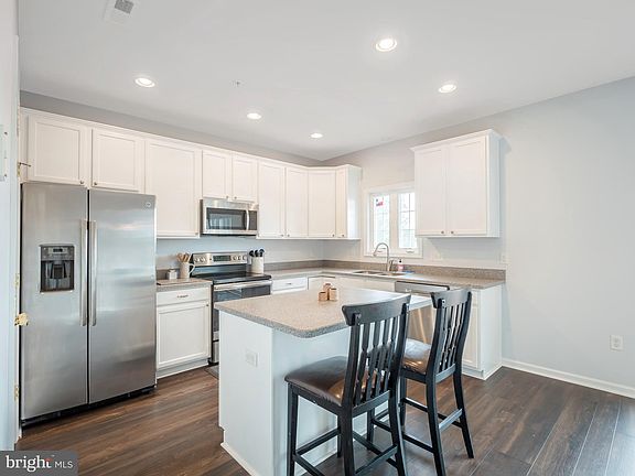 3rd image of 10335 Lantern Ln
