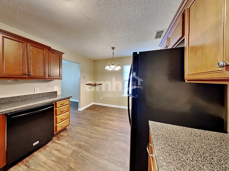 2027 Waterford Dr — Photo 4