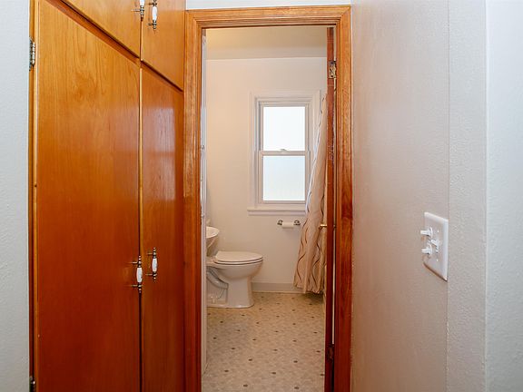4th image of 120 E Washington St