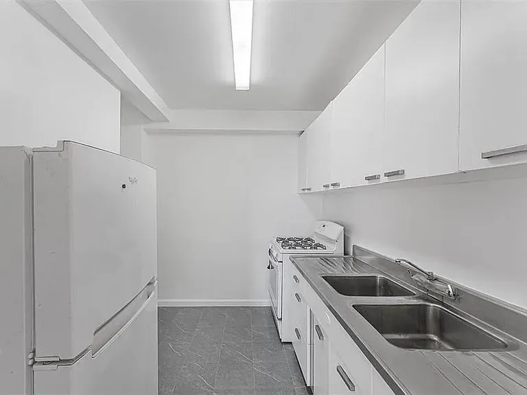 9 Fordham Hill Oval — Photo 5