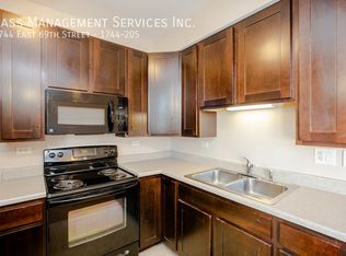 1744 E 69th St #205, Chicago, IL 60649
