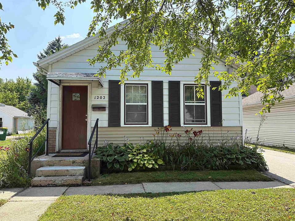 1st image of 1202 Stuart St